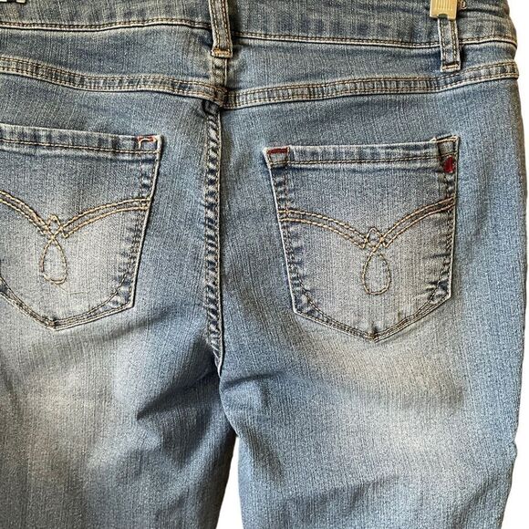 D Jeans Women's Capris Faded Denim Size 8 - Picture 9 of 13